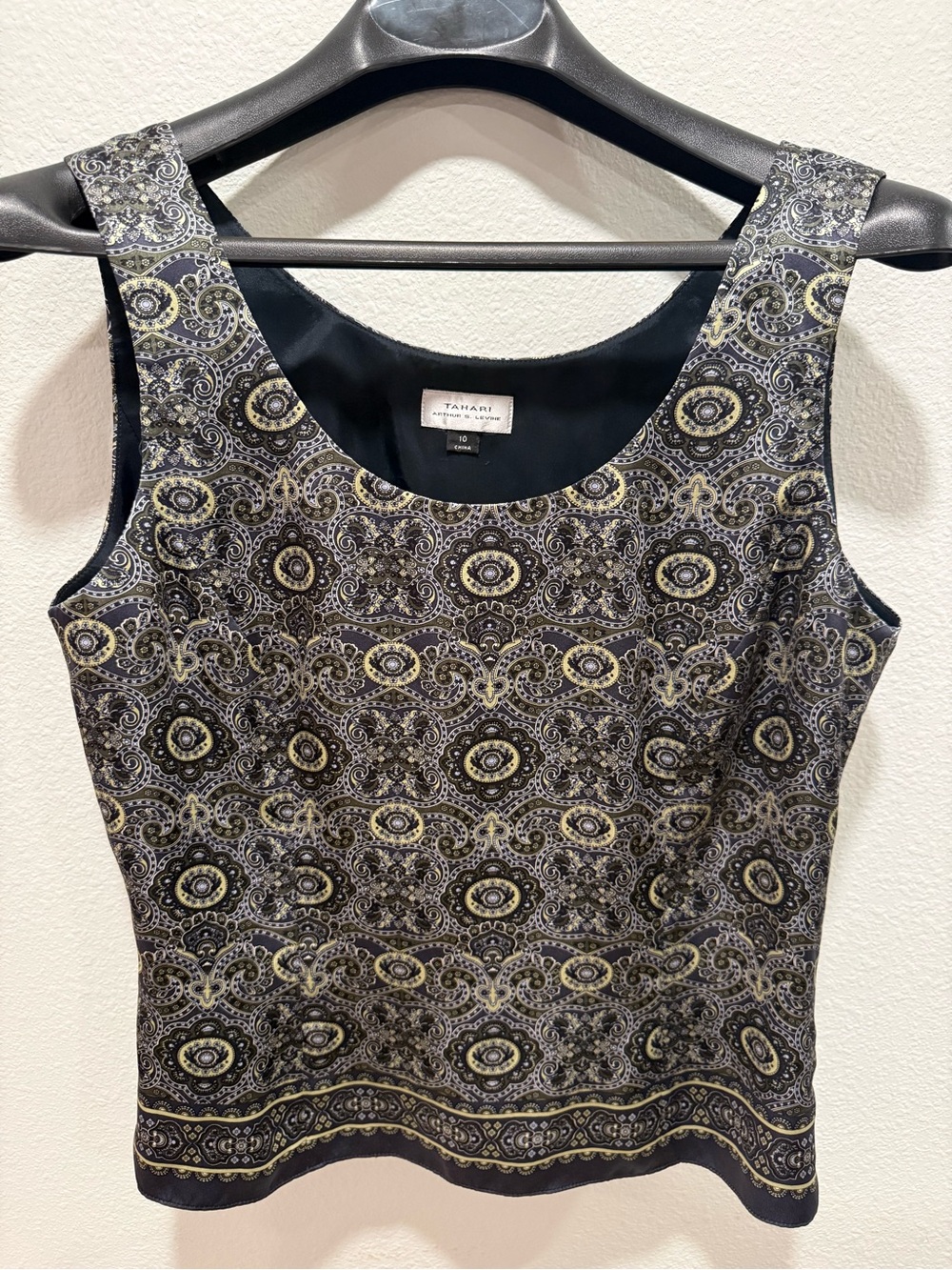 Tahari Silk Paisley Shell Top Size 10 Vintage Quiet Luxury Blouse